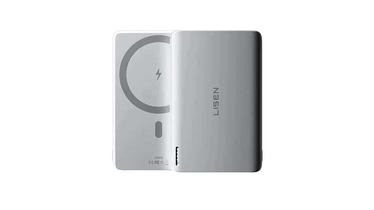 Vorder- und Rückseite einer silbernen Powerbank mit Metallgehäuse