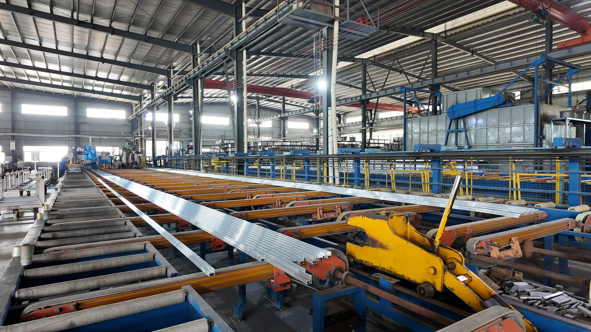 Aluminum profiles on the factory production line