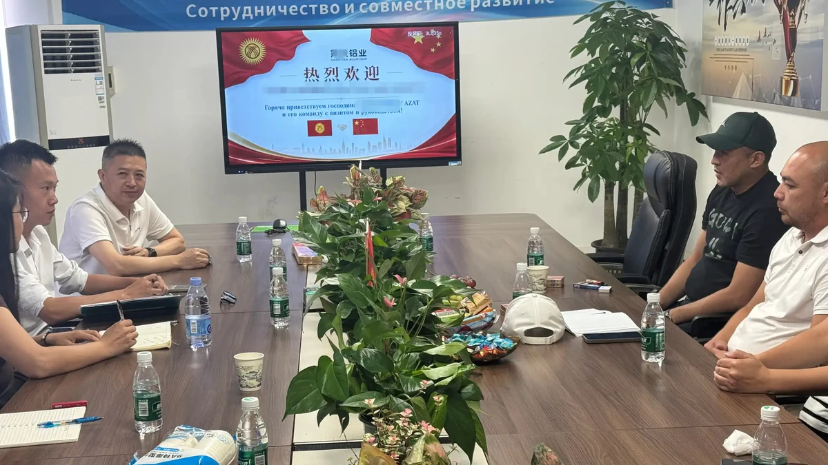 Customers and Guantian representatives seated around a meeting table