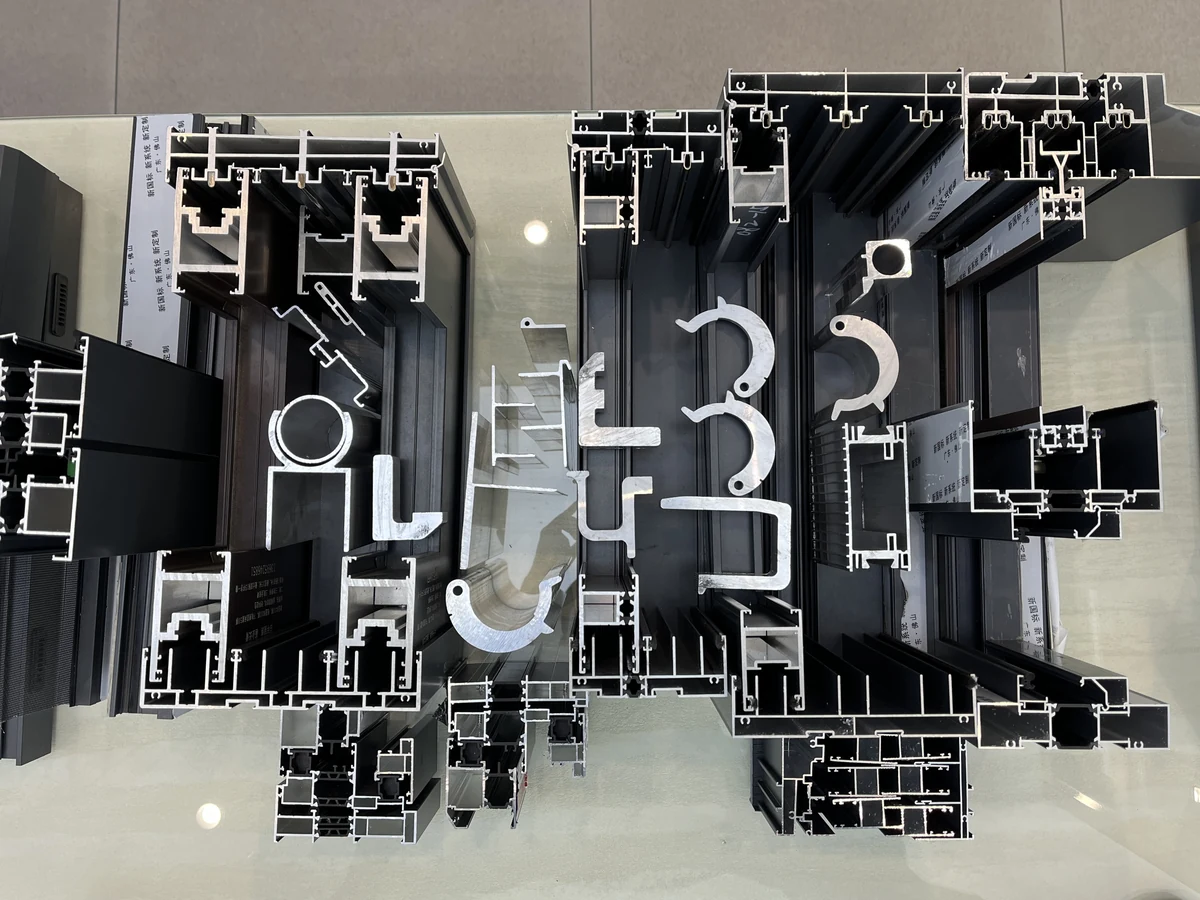 Aluminum profile samples with rectangular, round and custom cross-sections